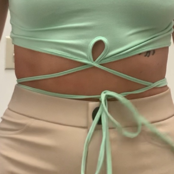 Green tie waist crop top. - Picture 2 of 4